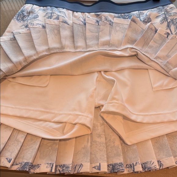 Lady Hagen Scenic Print bottom pleated skort - large - Picture 4 of 4